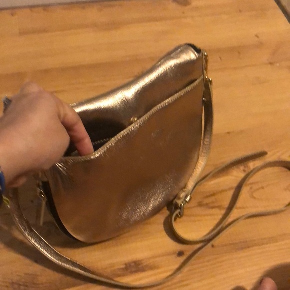 Super cute Vince Camuto, gold crossbody - Picture 5 of 5